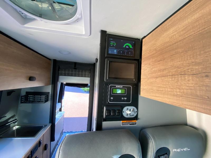 2025 Revel/44E/2025 image-22