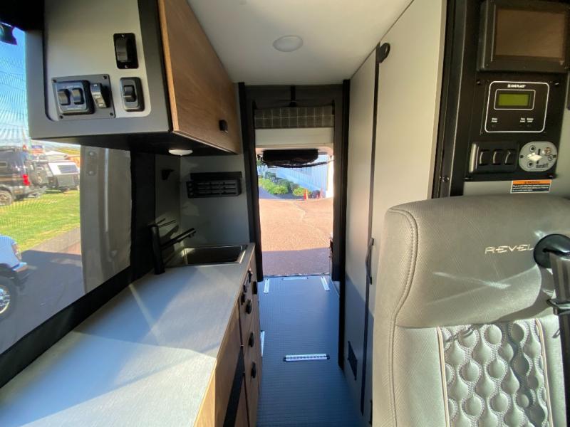 2025 Revel/44E/2025 image-19