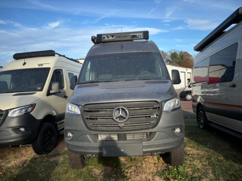 2025 Revel/44E/2025 image-2