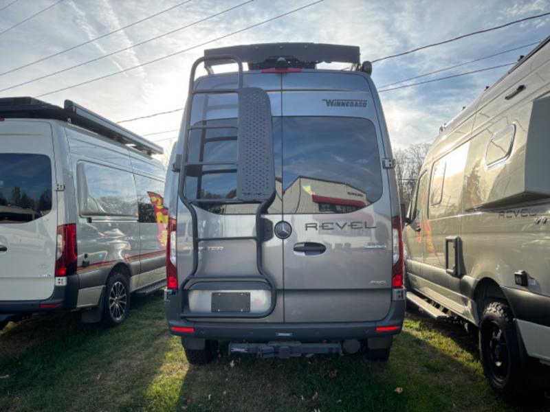 2025 Revel/44E/2025 image-9