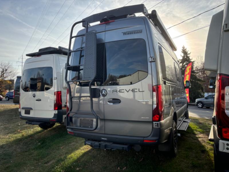 2025 Revel/44E/2025 image-7