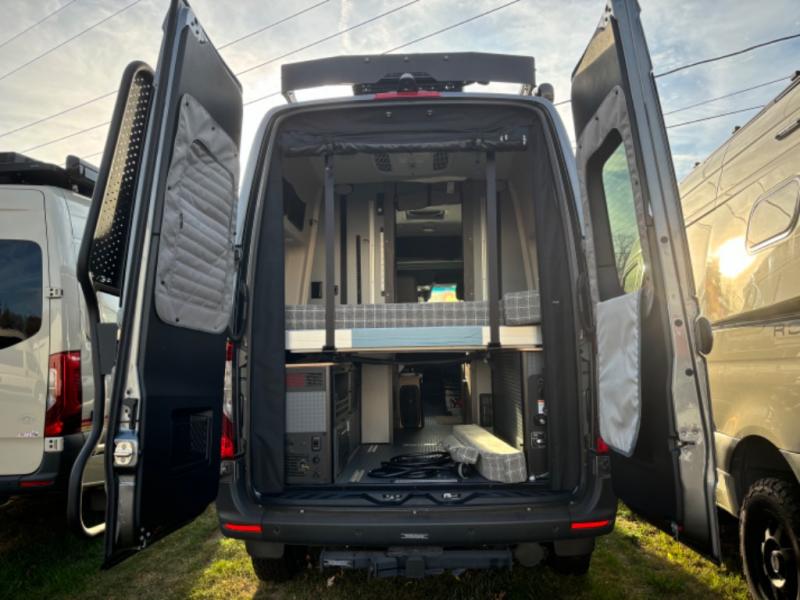 2025 Revel/44E/2025 image-10