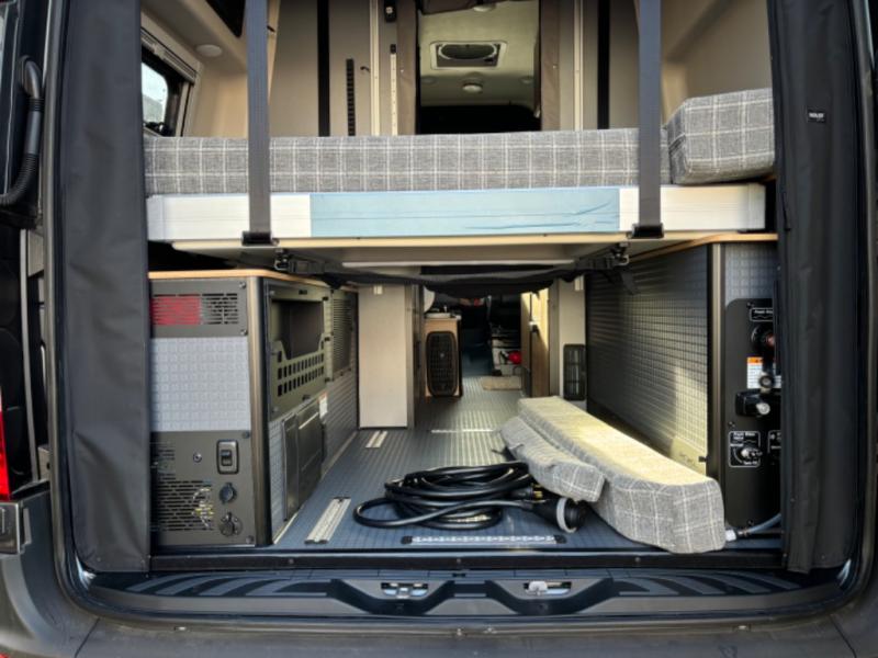 2025 Revel/44E/2025 image-11