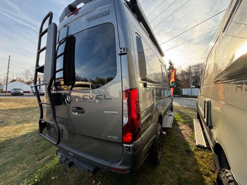 2025 Revel/44E/2025 image-8