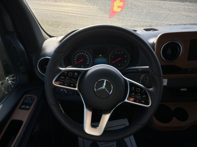 2025 Revel/44E/2025 image-16