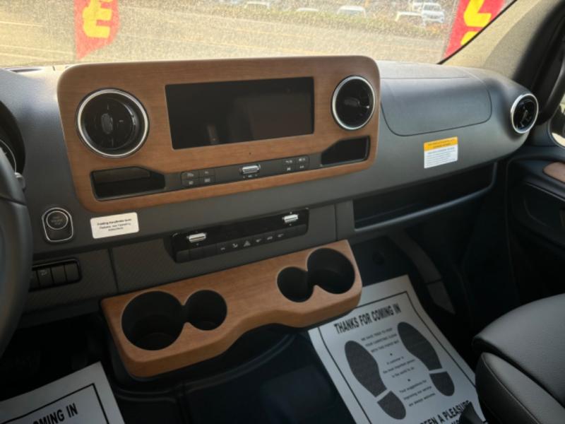 2025 Revel/44E/2025 image-17