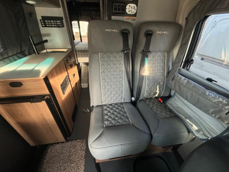 2025 Revel/44E/2025 image-19