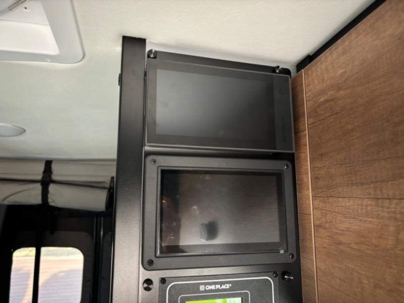 2025 Revel/44E/2025 image-21