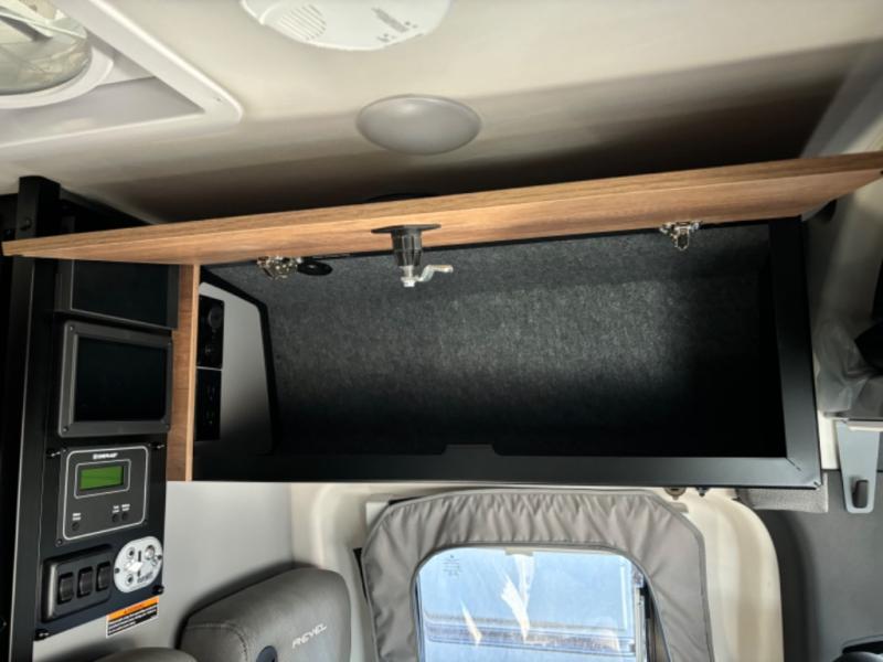 2025 Revel/44E/2025 image-22