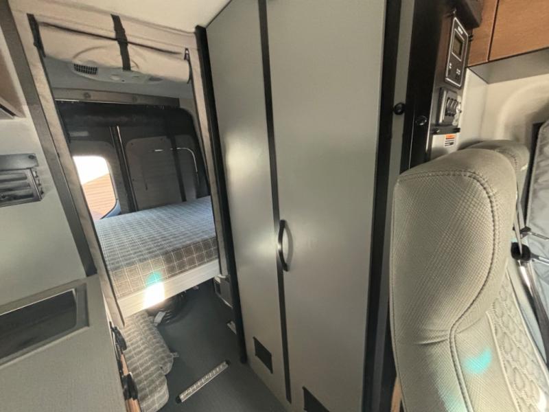 2025 Revel/44E/2025 image-29