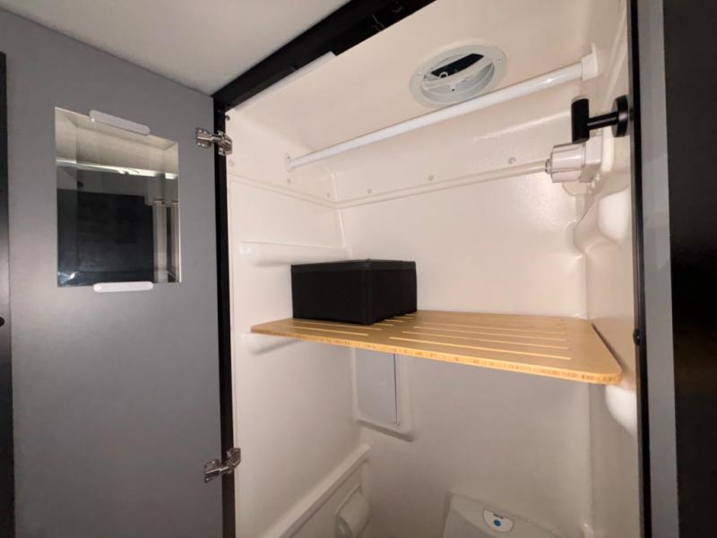 2025 Revel/44E/2025 image-31