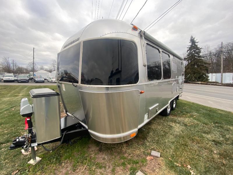 RV listing image