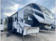 Used 2022 Dutchmen RV Voltage 4015 image