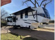 New 2025 Palomino Columbus 384RKH image