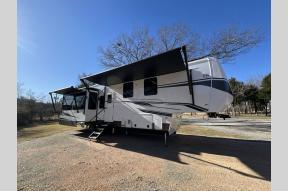 New 2025 Palomino Columbus 383RLH Photo