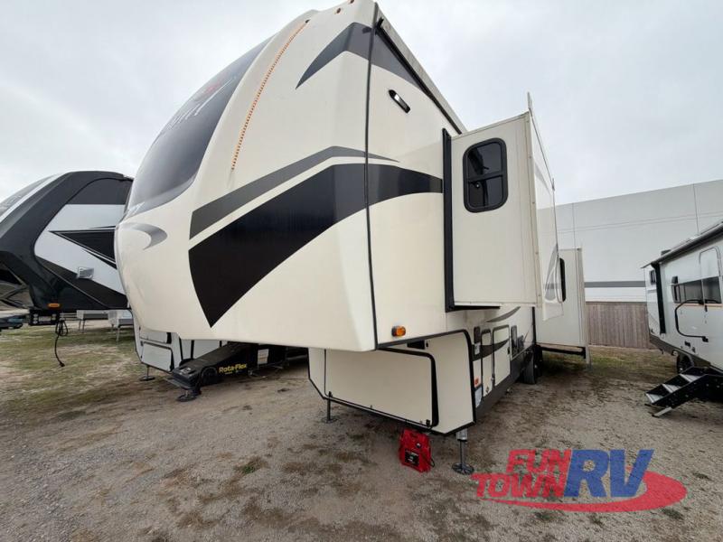 RV listing image