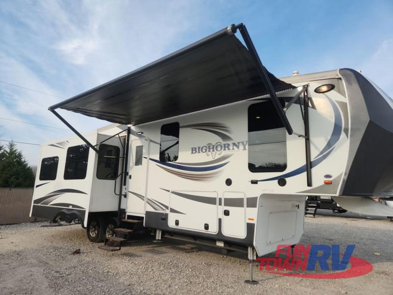 RV listing image