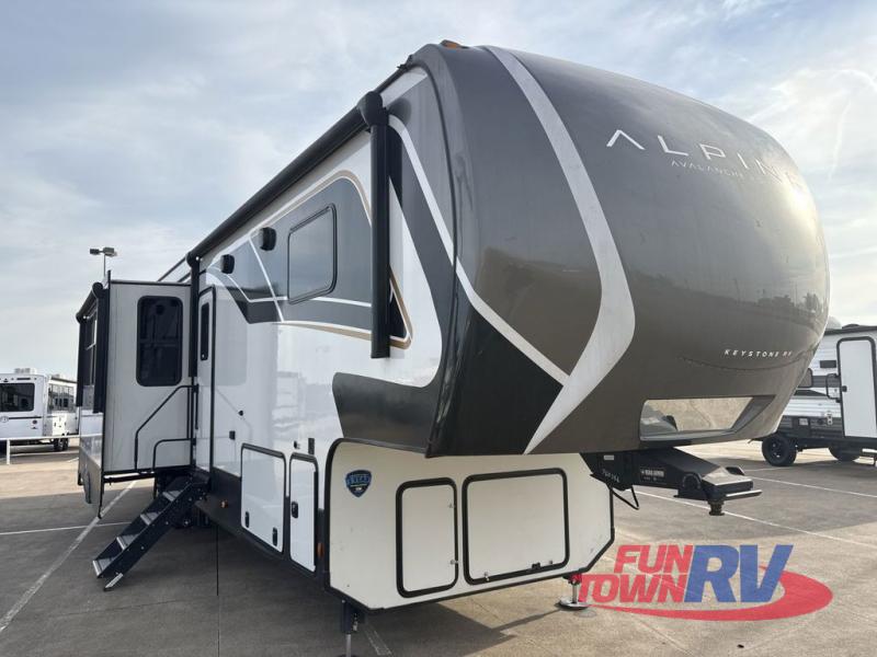 RV listing image