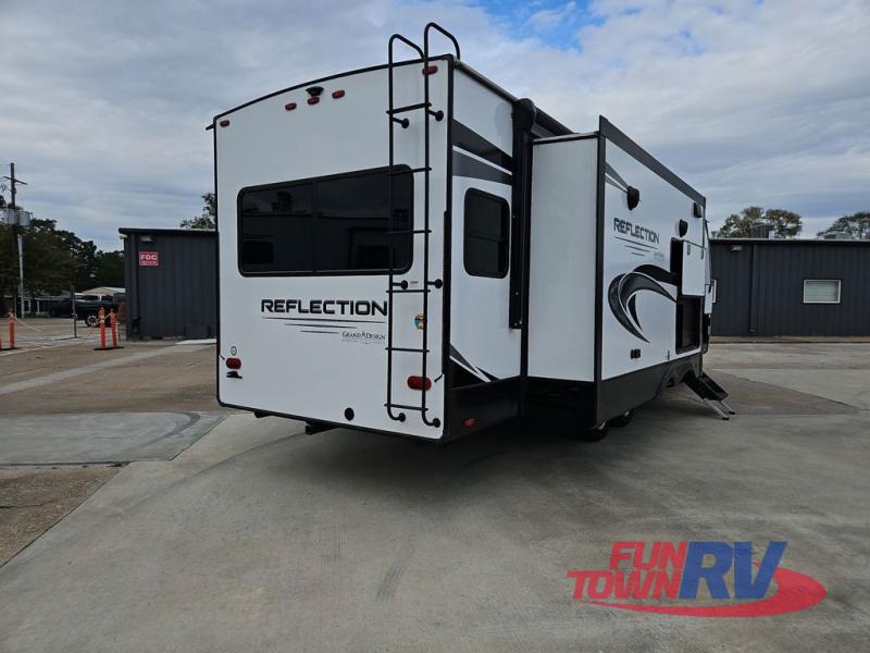 RV listing image