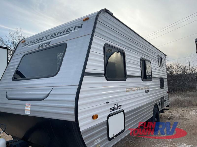 RV listing image
