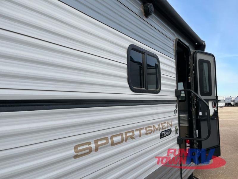 RV listing image