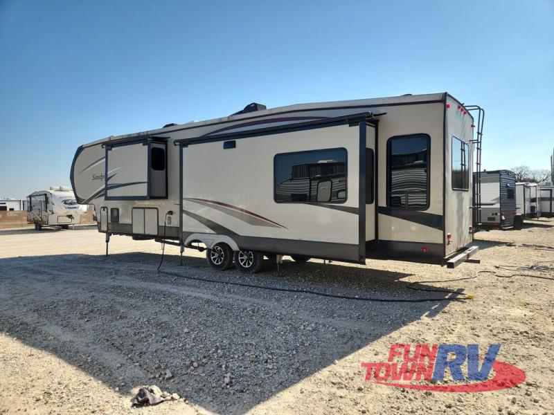RV listing image