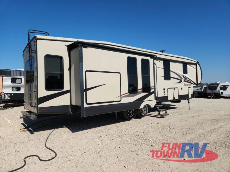 RV listing image