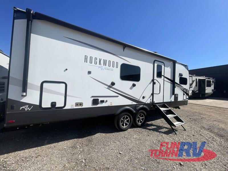 RV listing image