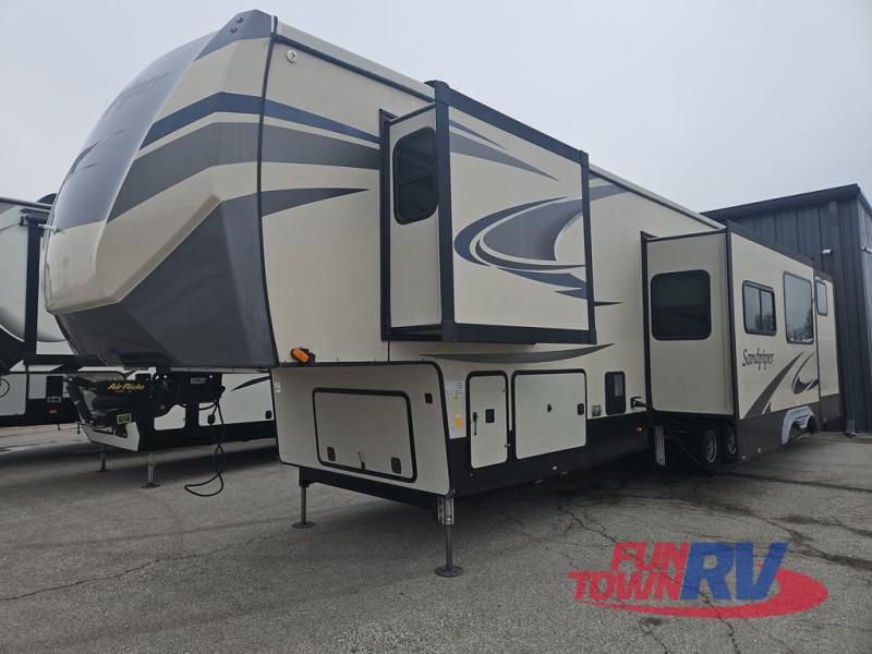 RV listing image