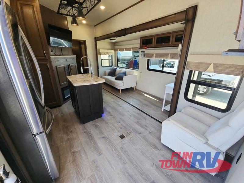 RV listing image