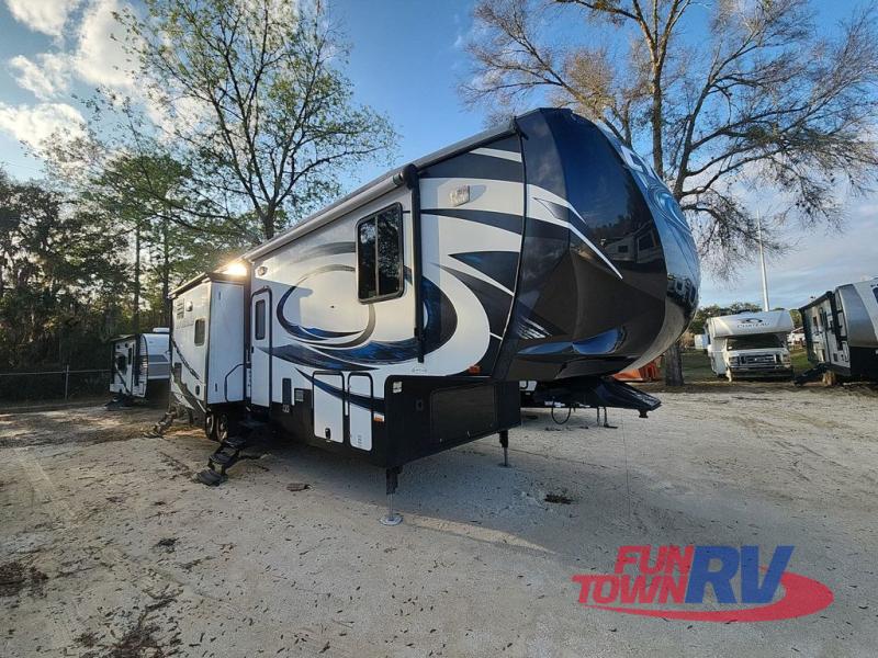 RV listing image
