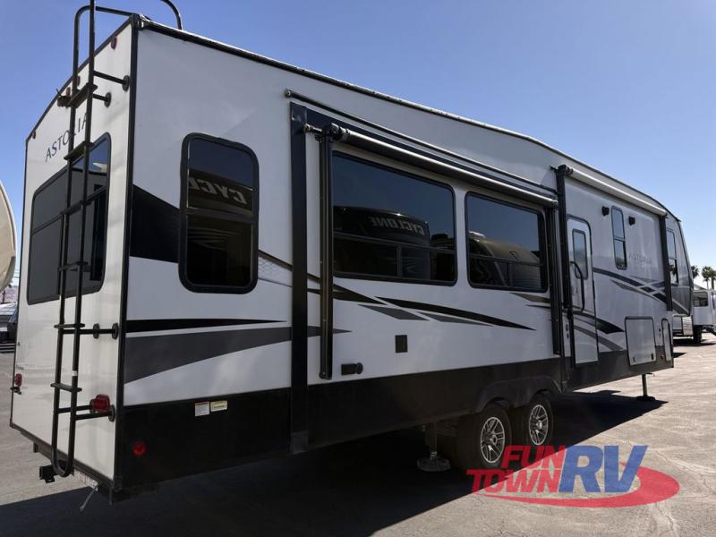 RV listing image
