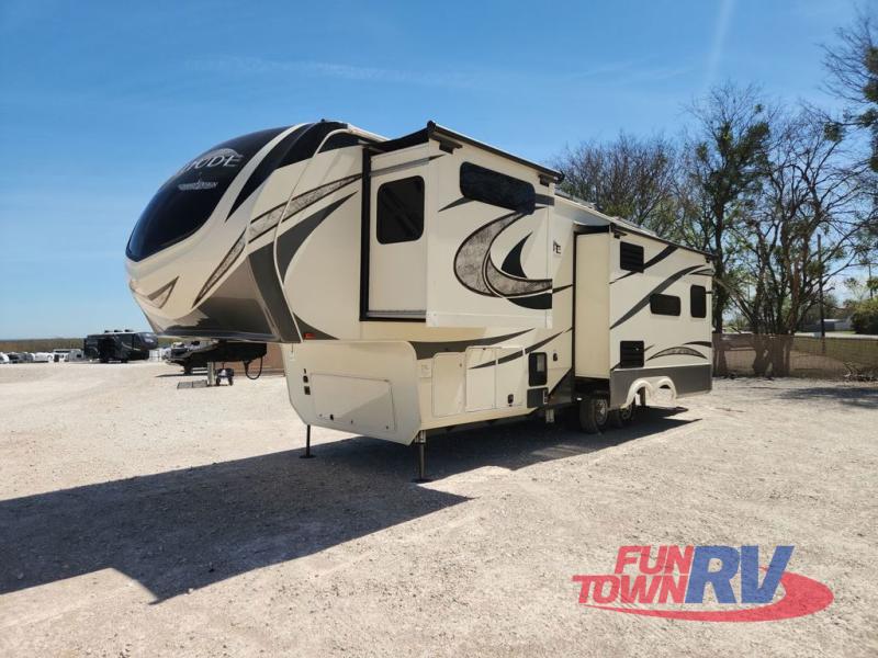 RV listing image