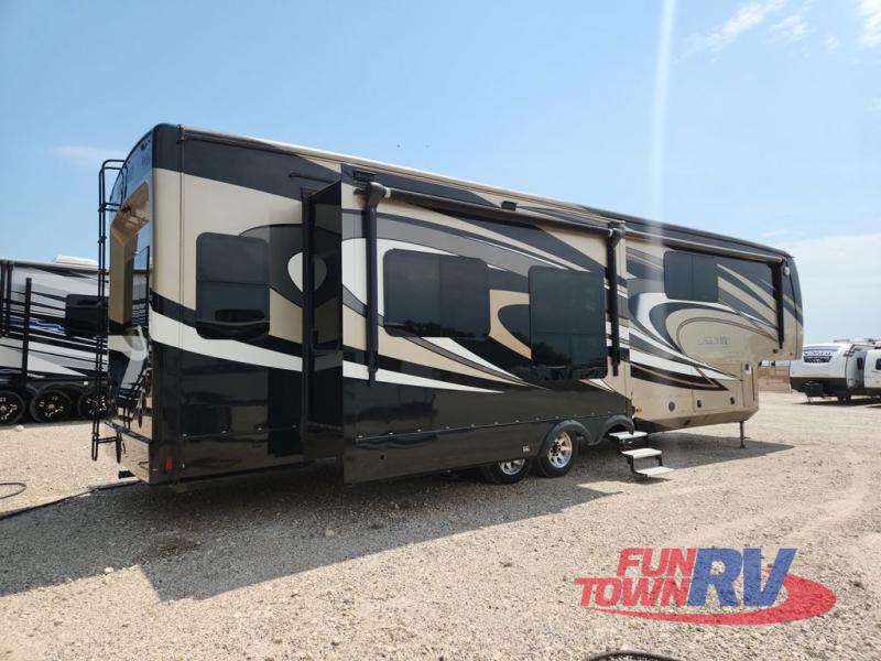 RV listing image