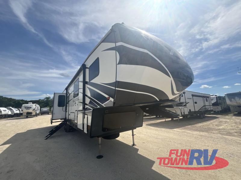 RV listing image