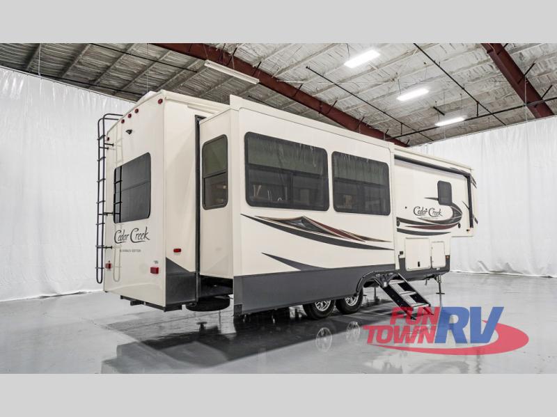 New 2021 Forest River RV Cedar Creek Silverback 29RW Fifth Wheel