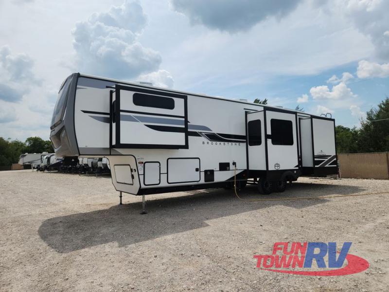 RV listing image