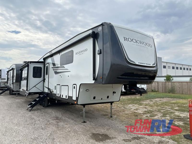 RV listing image