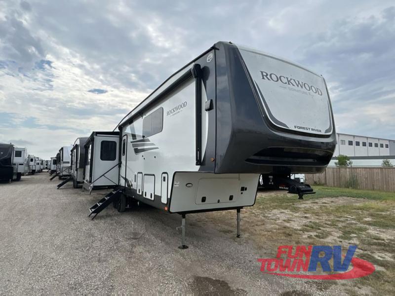 RV listing image