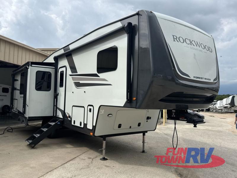 RV listing image