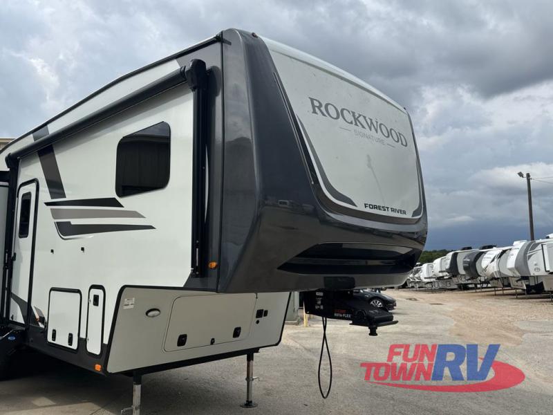 RV listing image