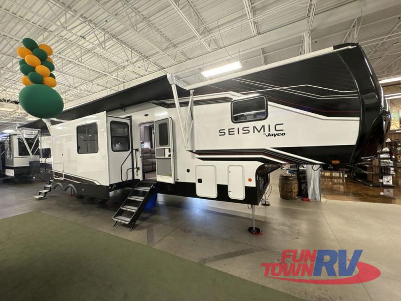 RV listing image