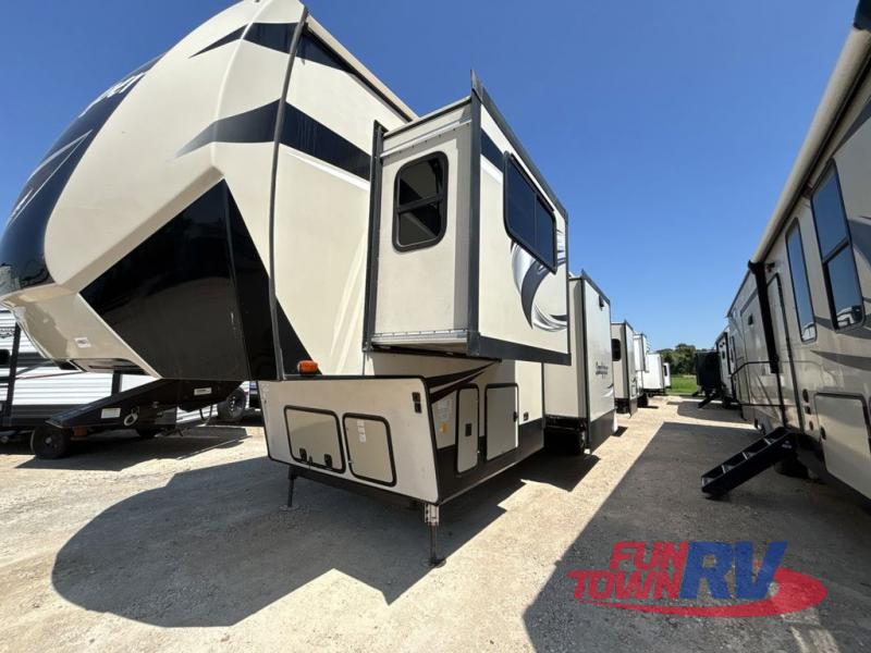 RV listing image