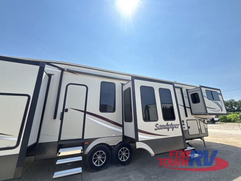 RV listing image