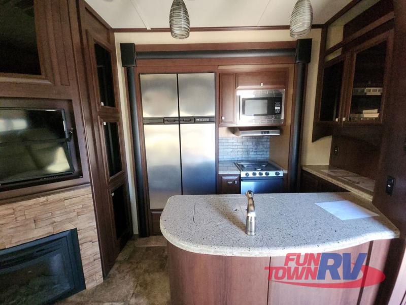 2016 Dutchmen RV voltage v3605