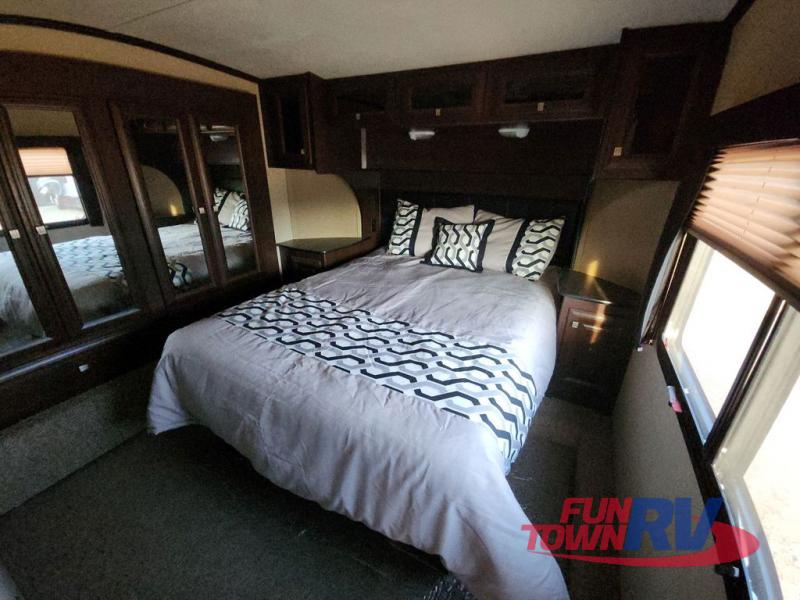 2016 Dutchmen RV voltage v3605