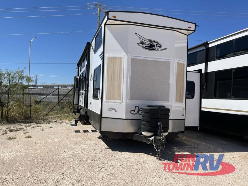 RV listing image