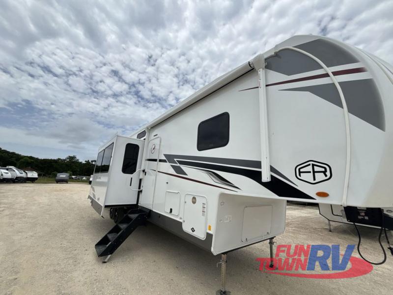 RV listing image