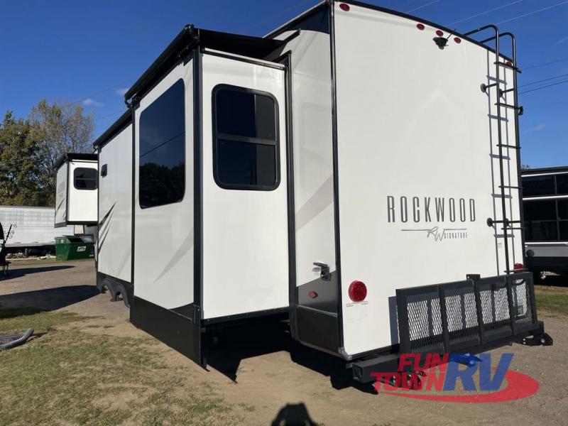 RV listing image