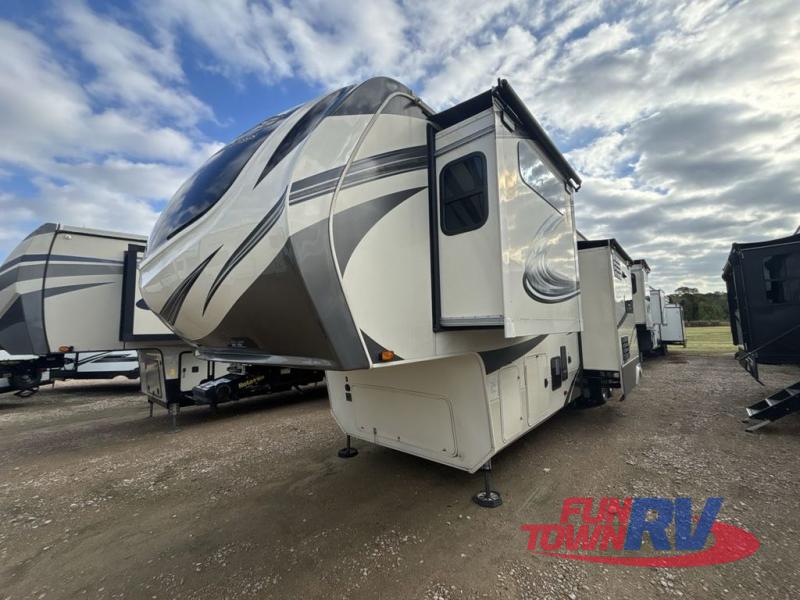 RV listing image